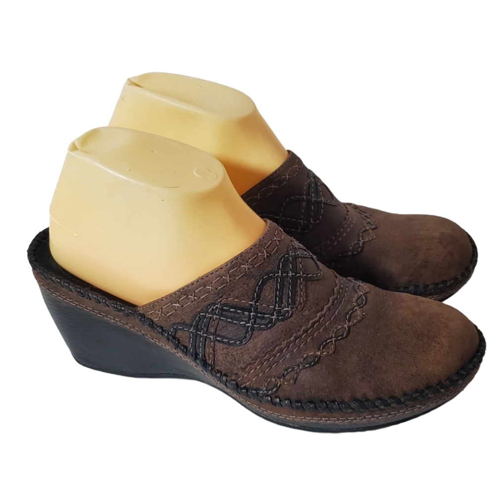 Clarks Chocolate Brown Suede Wedge Clogs w/Artisan Stitching - Picture 3 of 7
